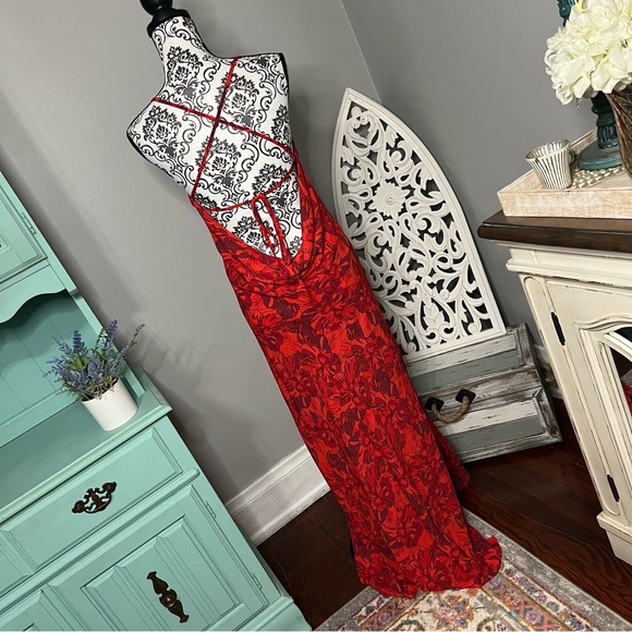 Lulu’s Sunset The Mood Red Floral Lace Up Maxi Dress Size Medium NWOT Wedding - Picture 9 of 15